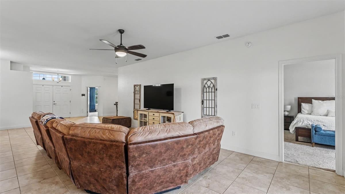 4129 TIMBER VALLEY WAY — photo 15 of 37