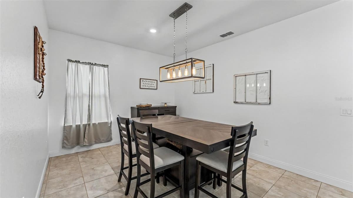 4129 TIMBER VALLEY WAY — photo 5 of 37