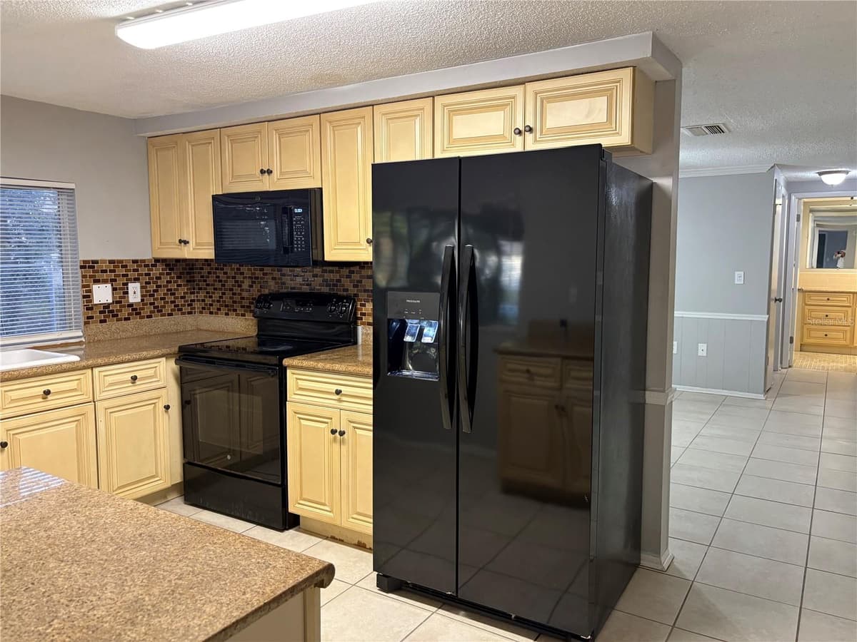 8701 LINCOLNSHIRE DRIVE — photo 11 of 29