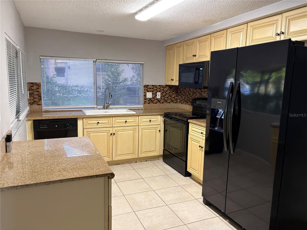 8701 LINCOLNSHIRE DRIVE — photo 12 of 29