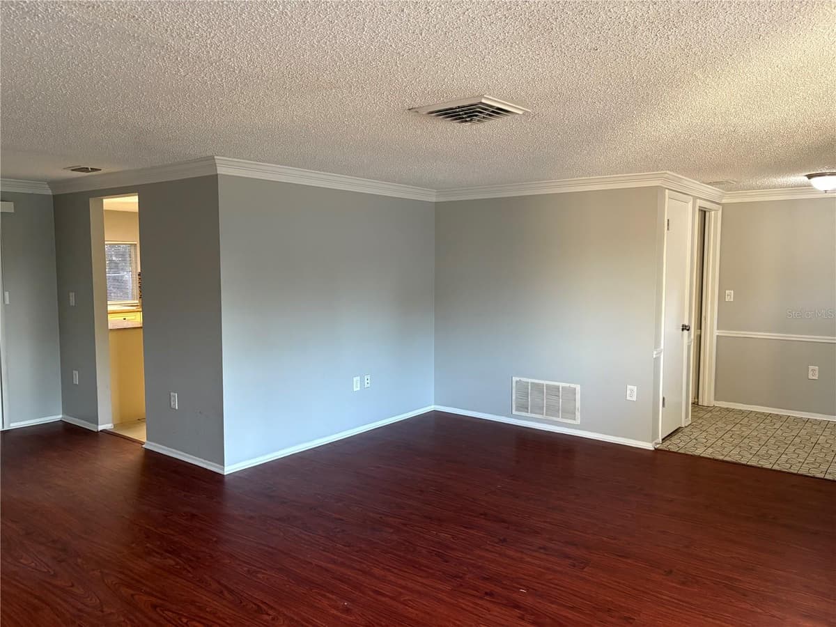 8701 LINCOLNSHIRE DRIVE — photo 4 of 29