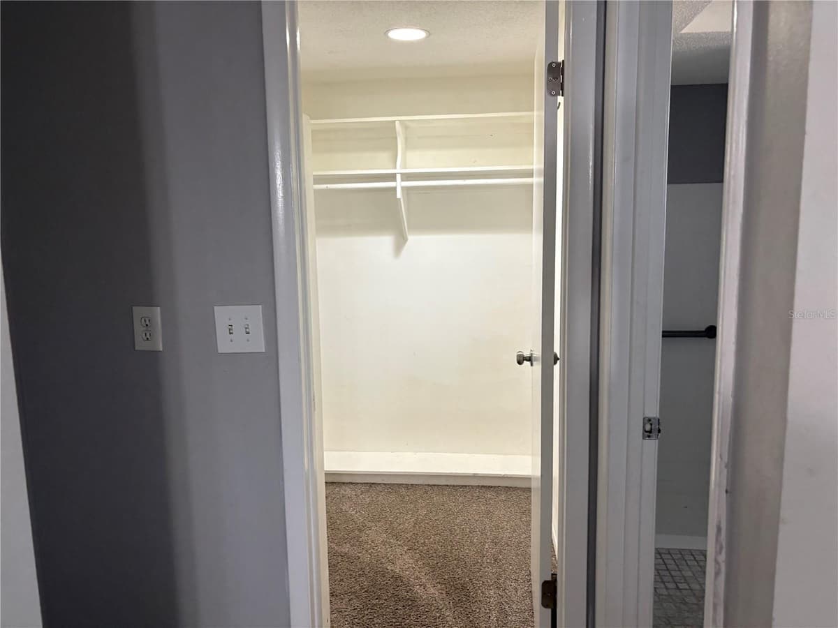 8701 LINCOLNSHIRE DRIVE — photo 6 of 29