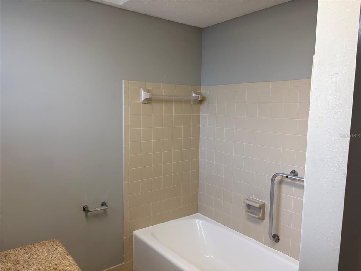 8701 LINCOLNSHIRE DRIVE — photo 18 of 29