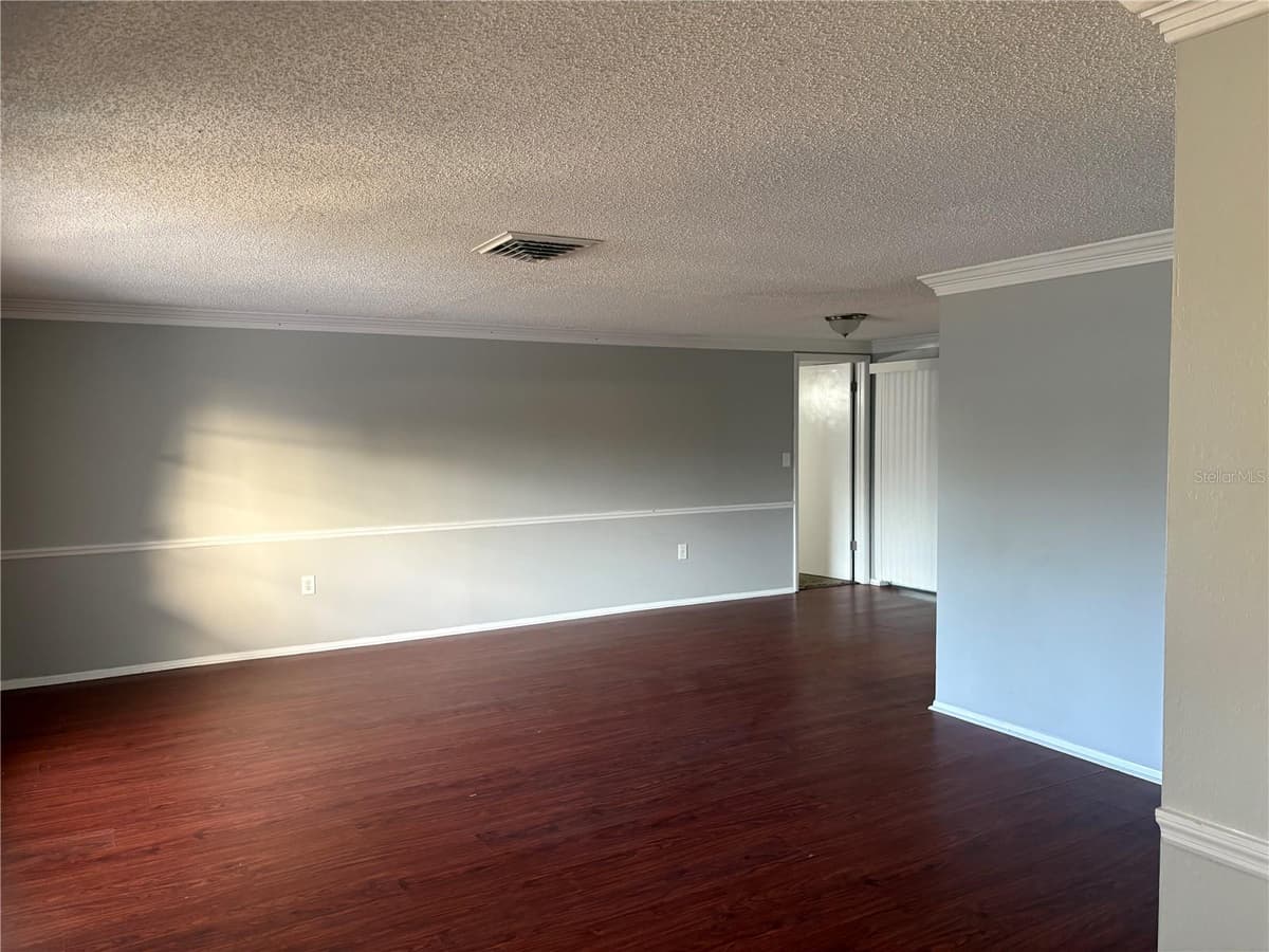 8701 LINCOLNSHIRE DRIVE — photo 3 of 29