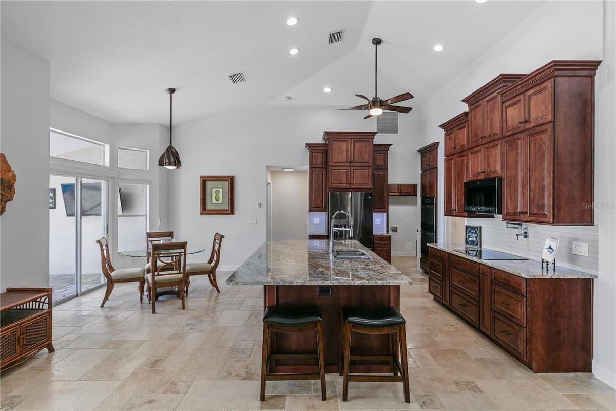 655 CALEDONIA PLACE — photo 11 of 42