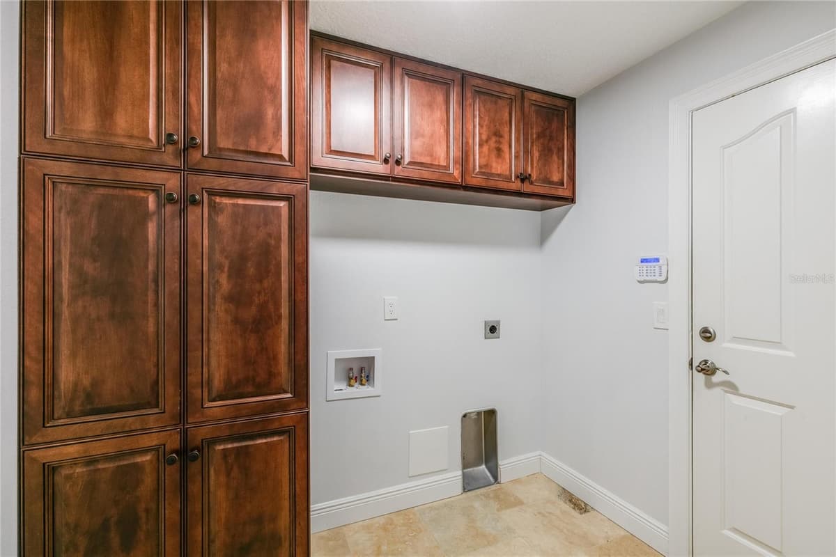 655 CALEDONIA PLACE — photo 32 of 42