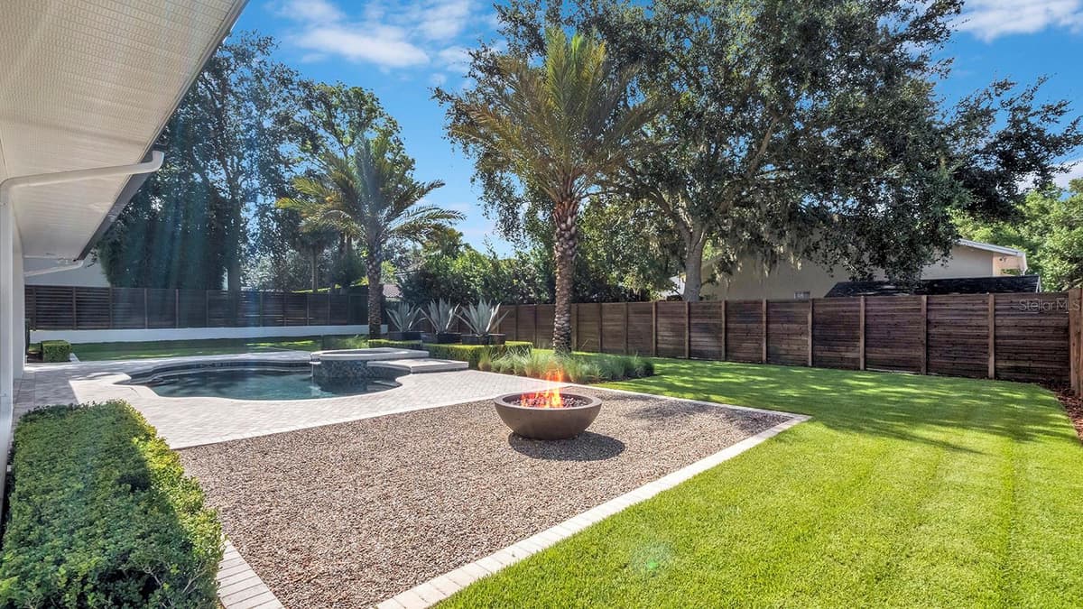 948 POINCIANA LANE — photo 3 of 41