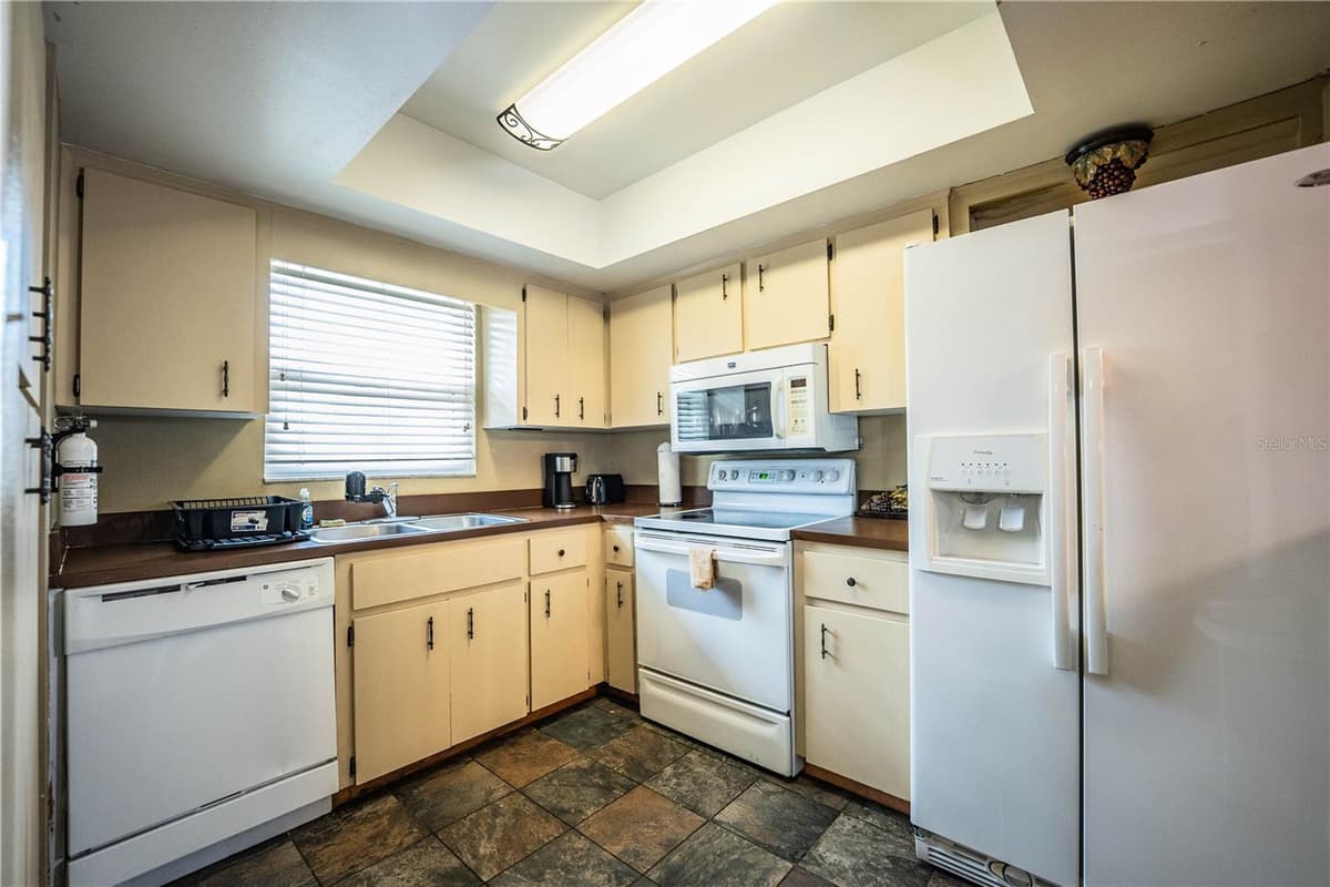 5225 IMPERIAL LAKES BOULEVARD — photo 14 of 28