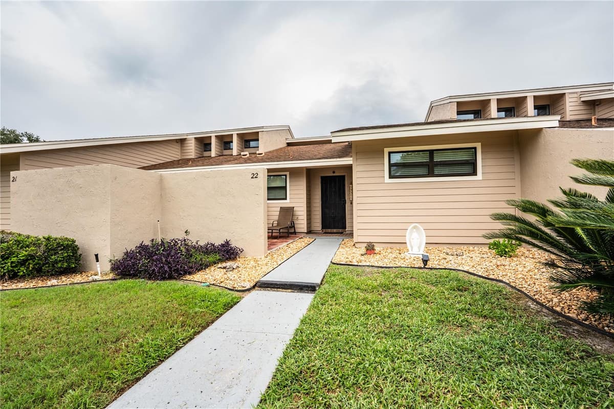 5225 IMPERIAL LAKES BOULEVARD — photo 6 of 28