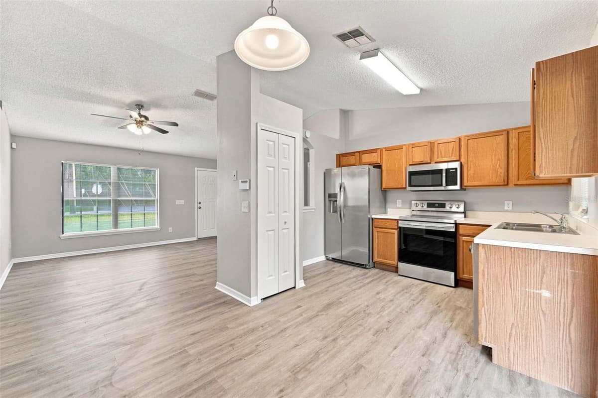 164 DEBARY DRIVE — photo 9 of 45