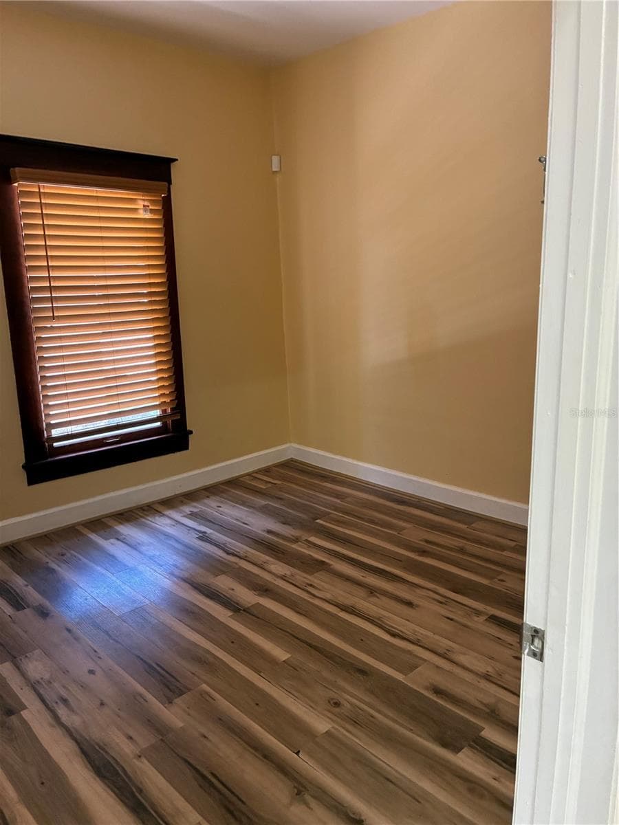 814 MAIN STREET — photo 4 of 7