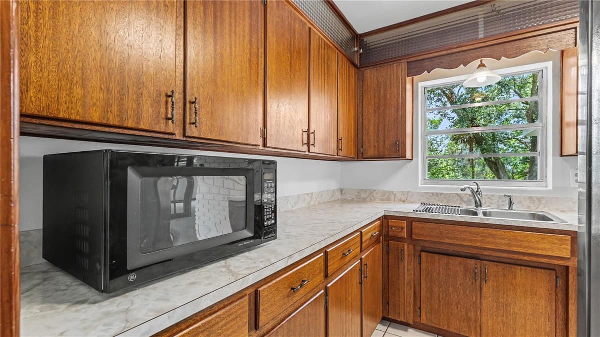 519 FLAMINGO DRIVE — photo 10 of 48