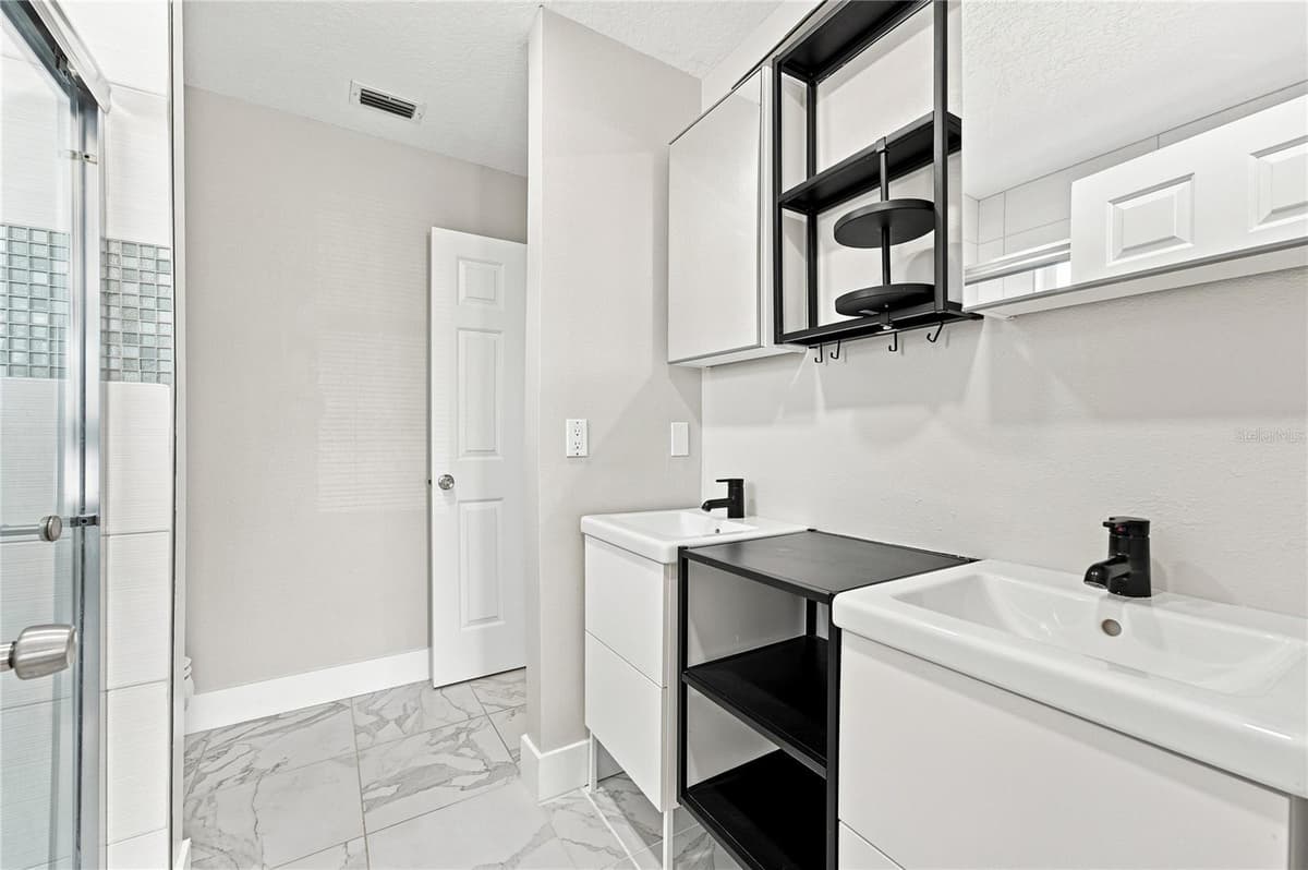 13306 MEERGATE CIRCLE — photo 39 of 70