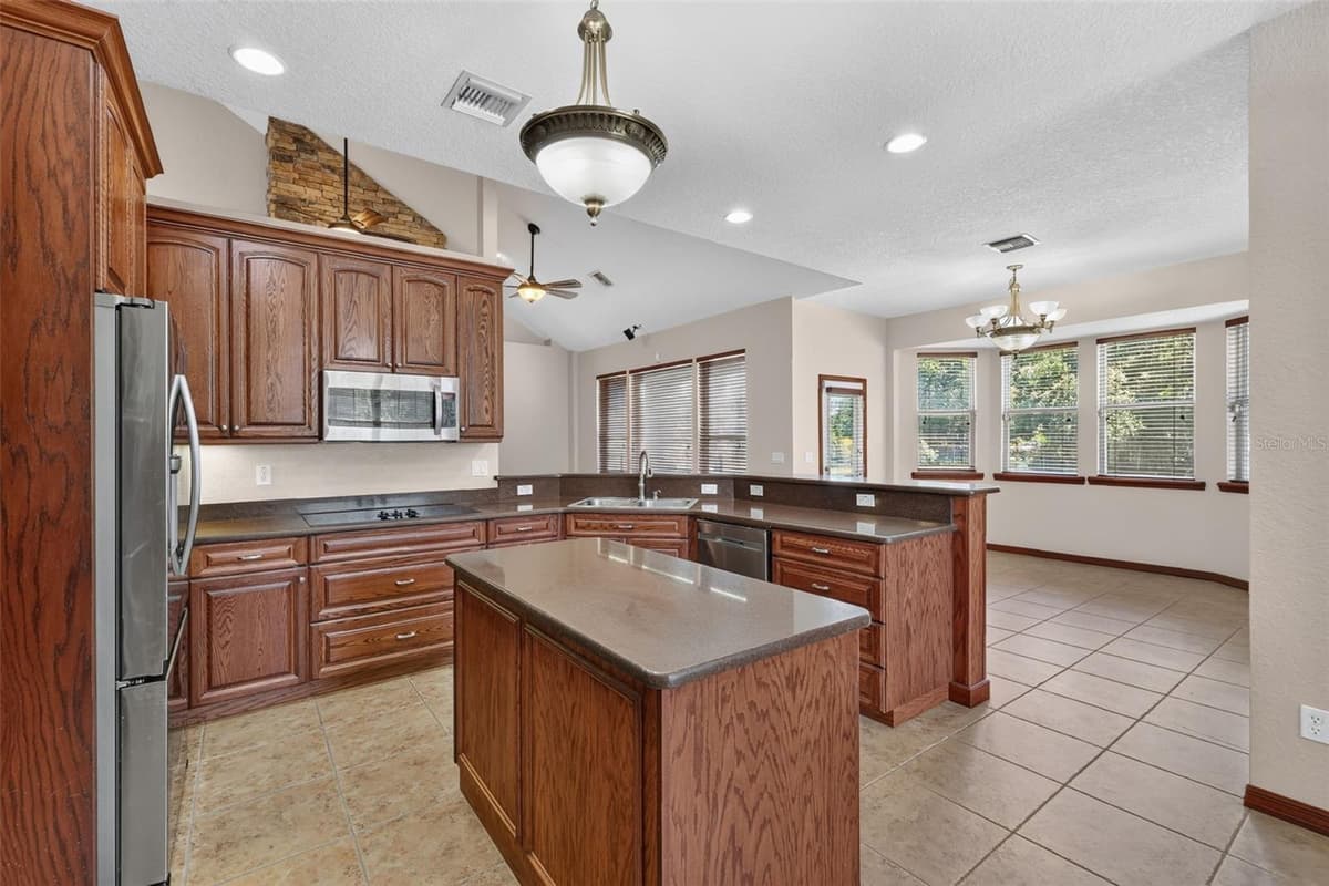 4617 ROUND LAKE ROAD — photo 15 of 62