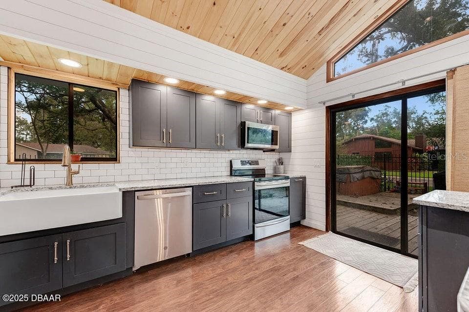 28 BAYMEADOW COURT — photo 5 of 31