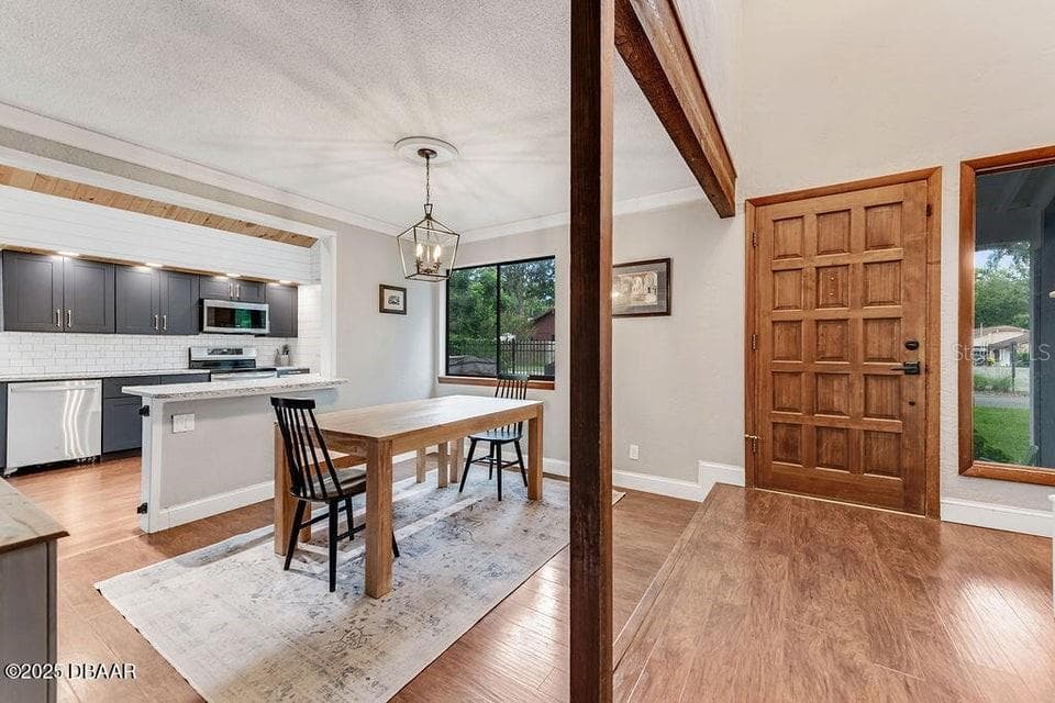 28 BAYMEADOW COURT — photo 4 of 31