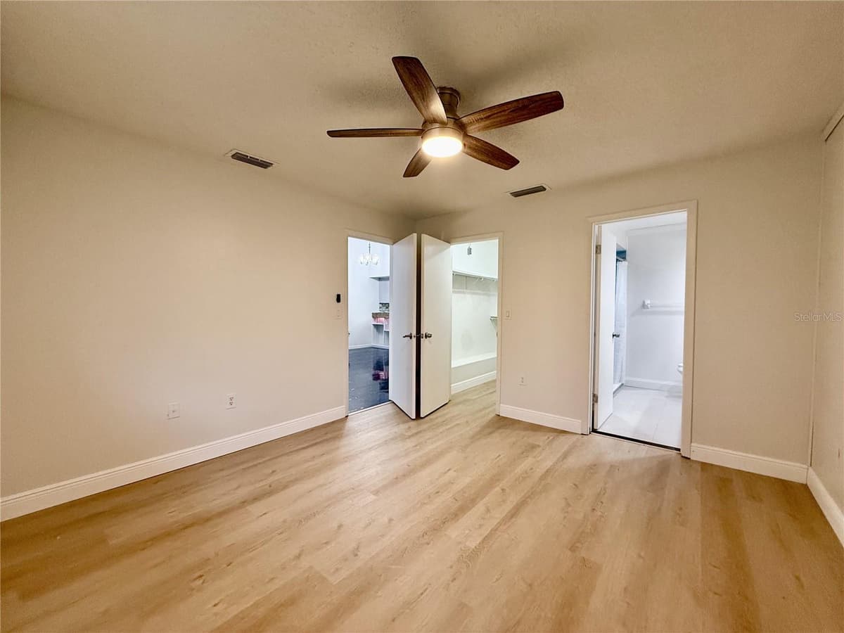 7035 COGNAC DRIVE — photo 11 of 47