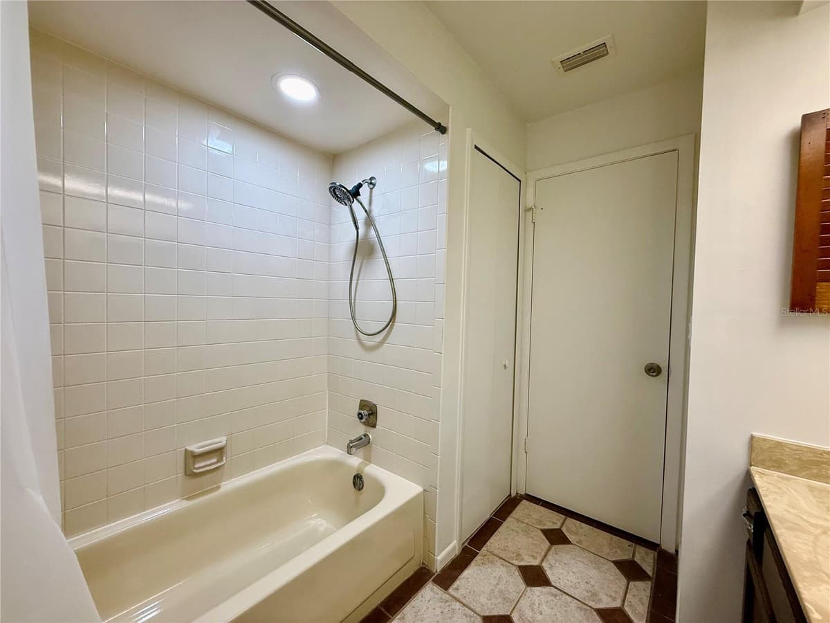 7035 COGNAC DRIVE — photo 23 of 47