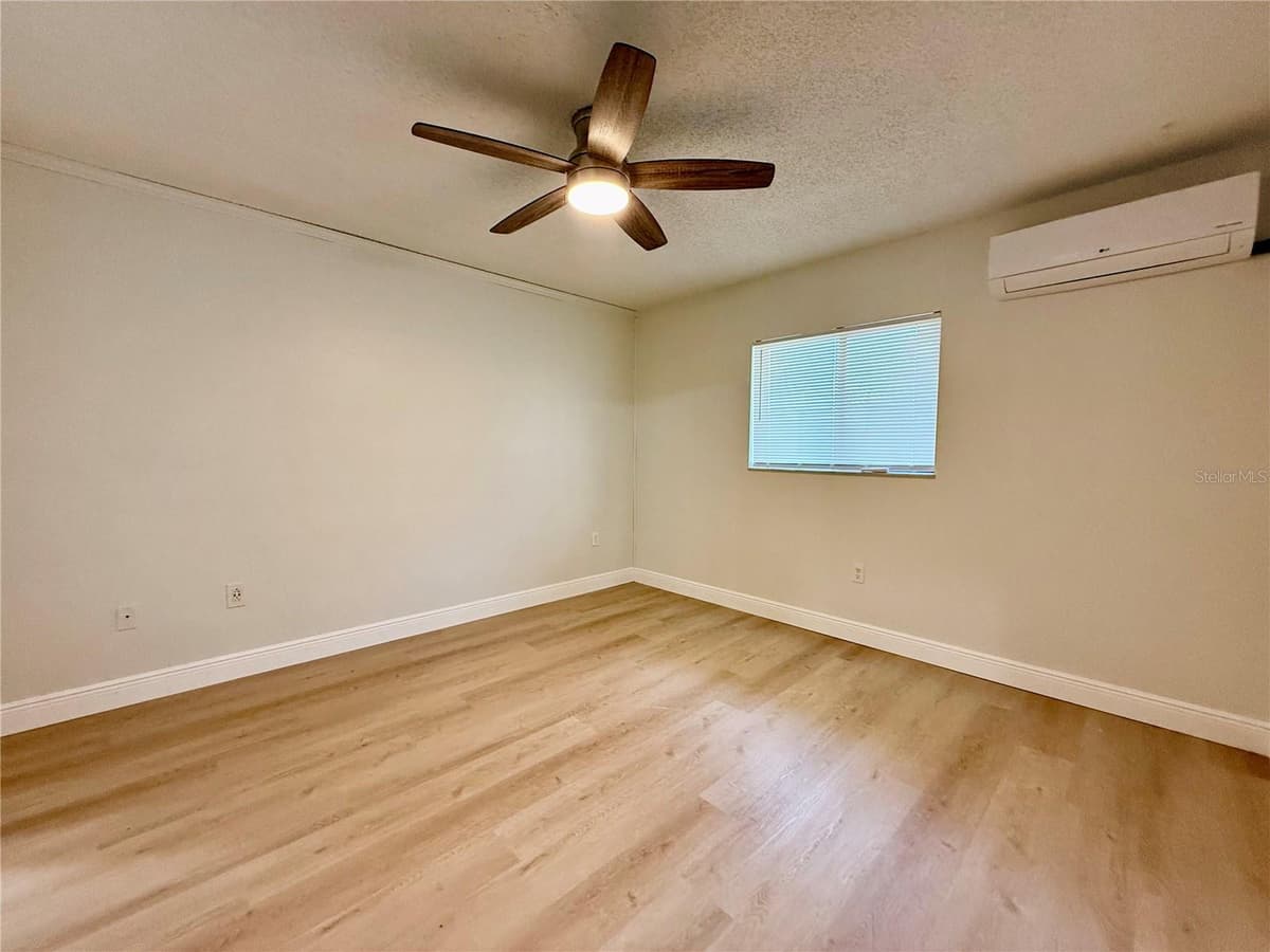 7035 COGNAC DRIVE — photo 14 of 47