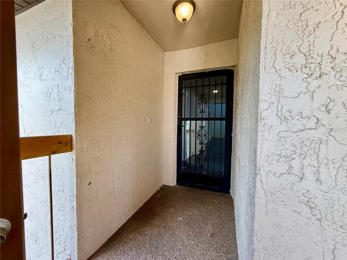 7035 COGNAC DRIVE — photo 6 of 47
