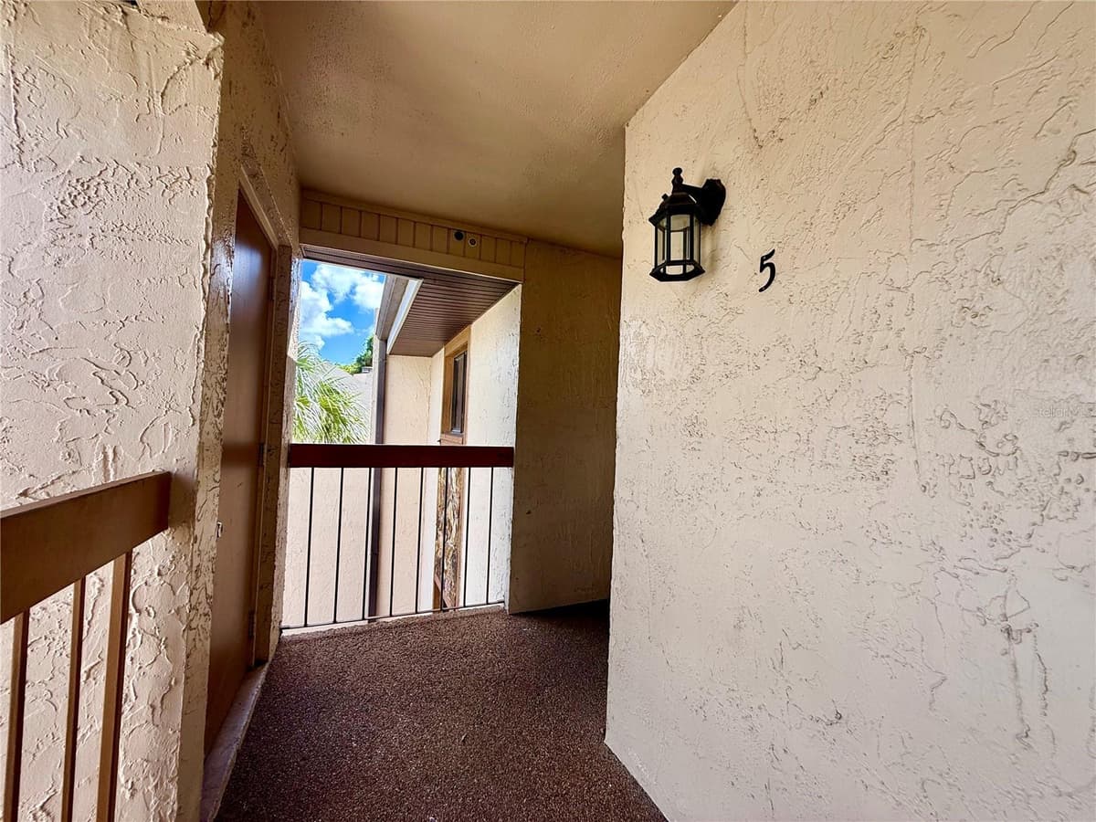 7035 COGNAC DRIVE — photo 5 of 47