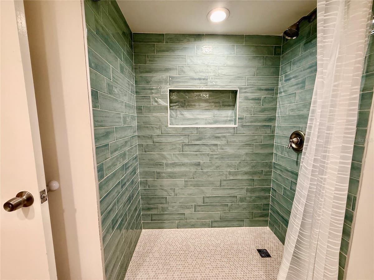 7035 COGNAC DRIVE — photo 18 of 47