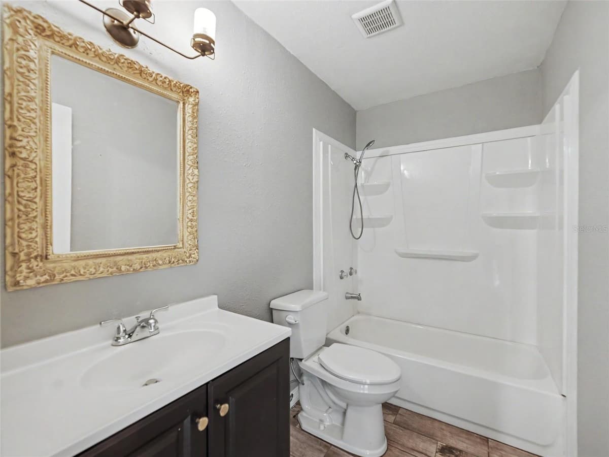 2409 11TH AVENUE — photo 17 of 28