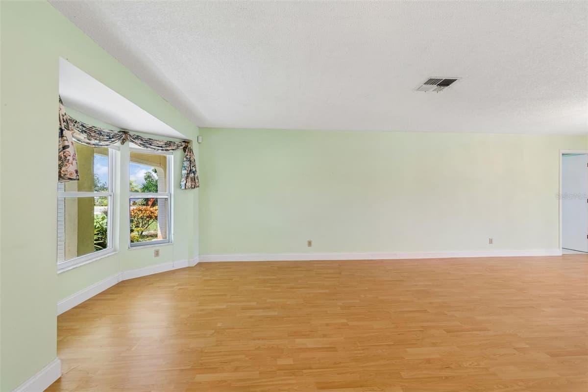 1591 LONGFORD DRIVE — photo 27 of 85