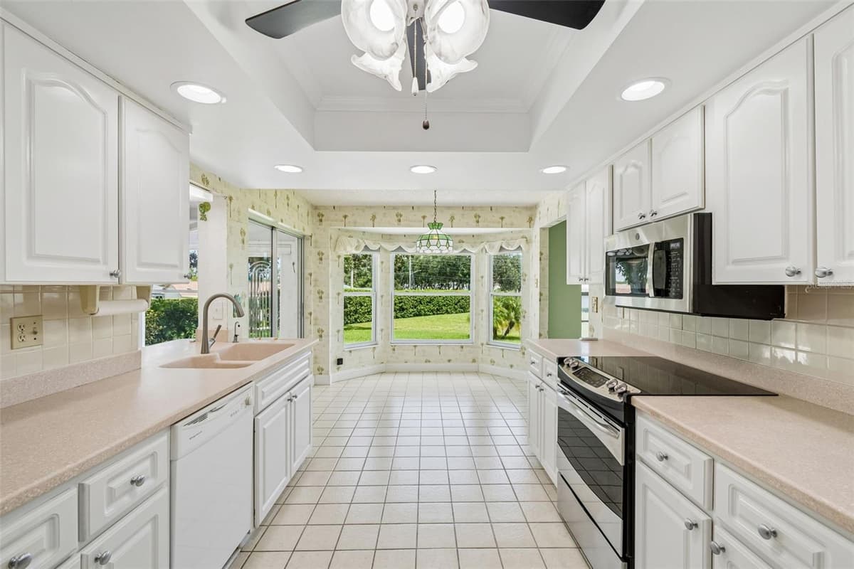 1591 LONGFORD DRIVE — photo 9 of 85