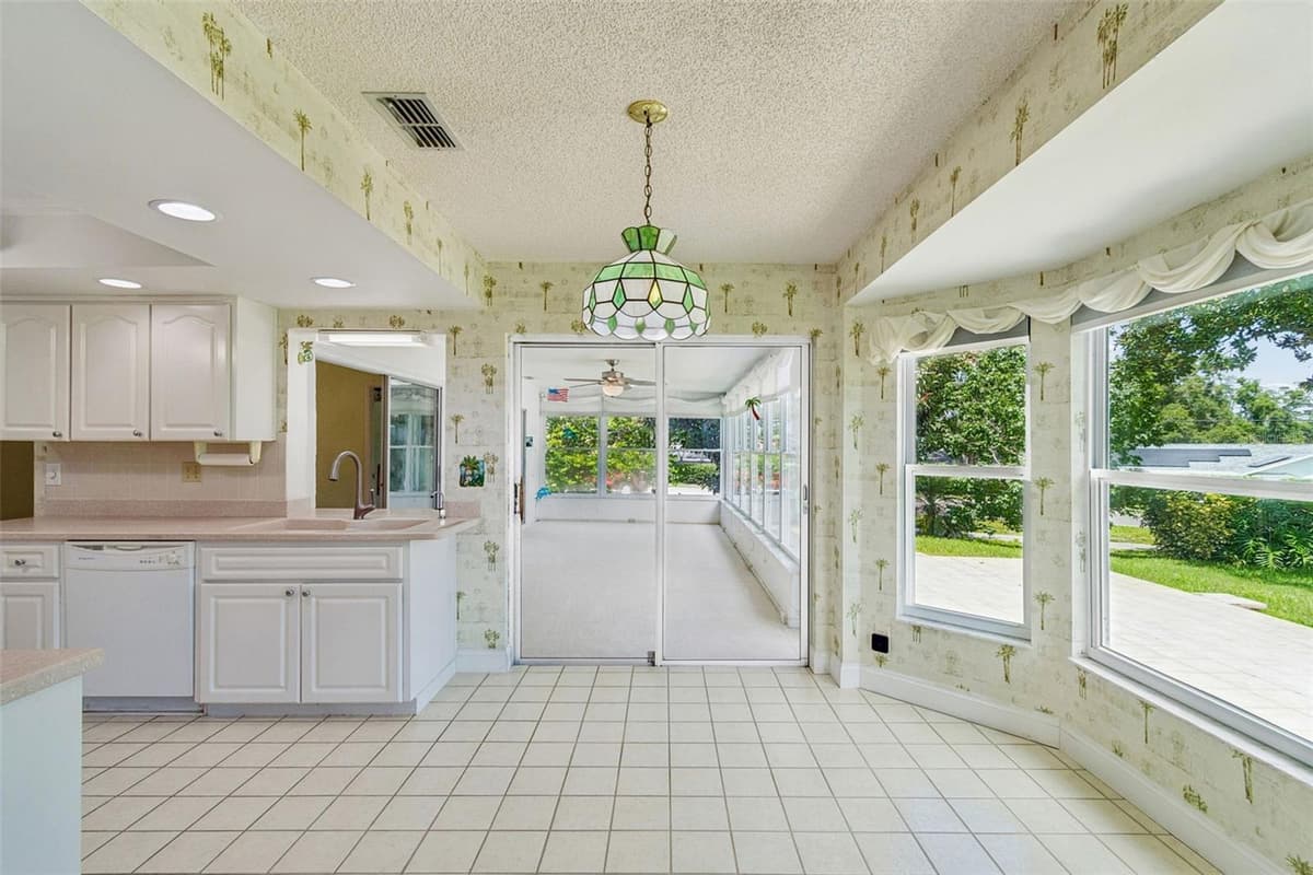 1591 LONGFORD DRIVE — photo 34 of 85