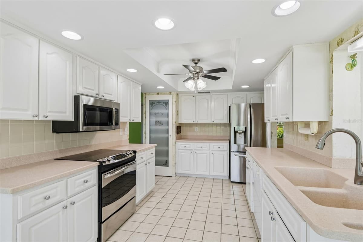 1591 LONGFORD DRIVE — photo 33 of 85