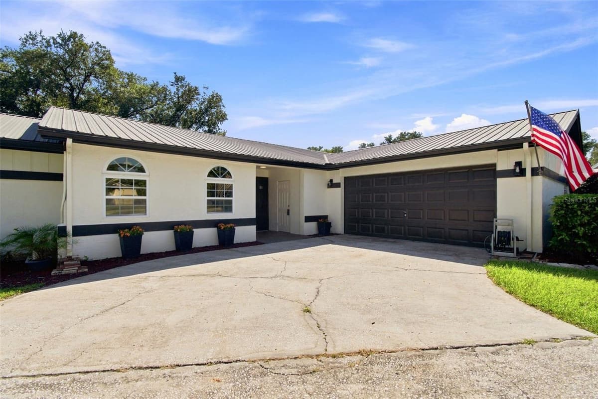 7233 WOODBROOK DRIVE — photo 3 of 57