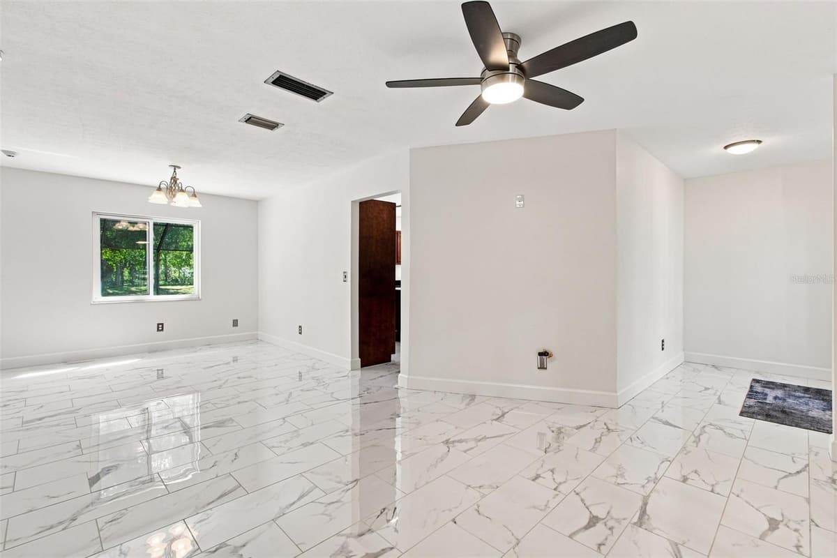 7233 WOODBROOK DRIVE — photo 7 of 57