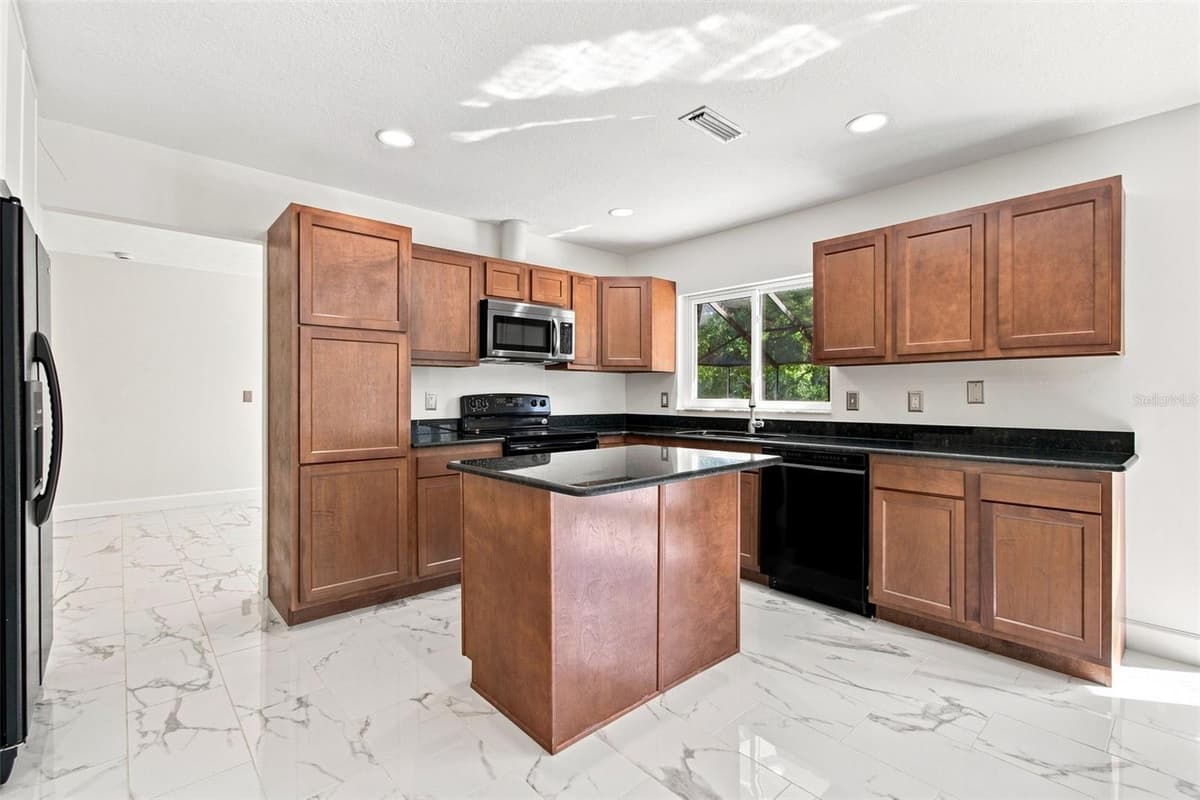 7233 WOODBROOK DRIVE — photo 18 of 57