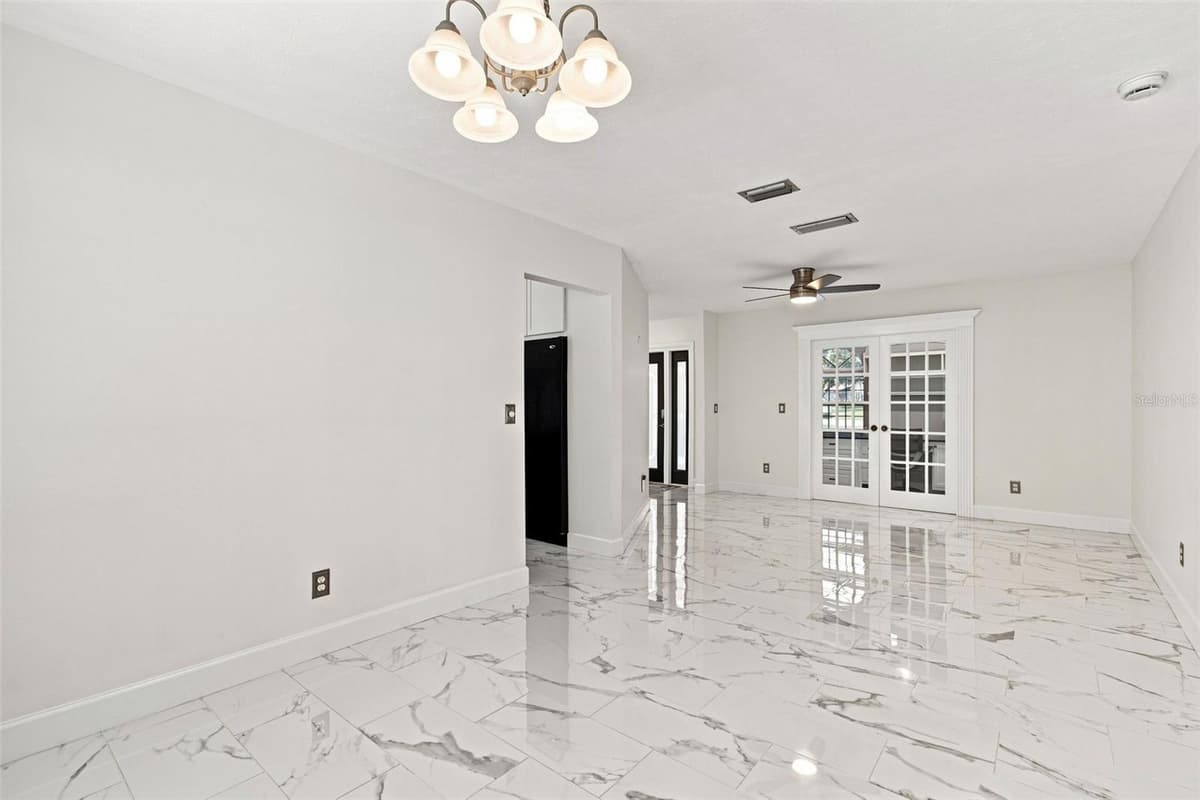 7233 WOODBROOK DRIVE — photo 11 of 57