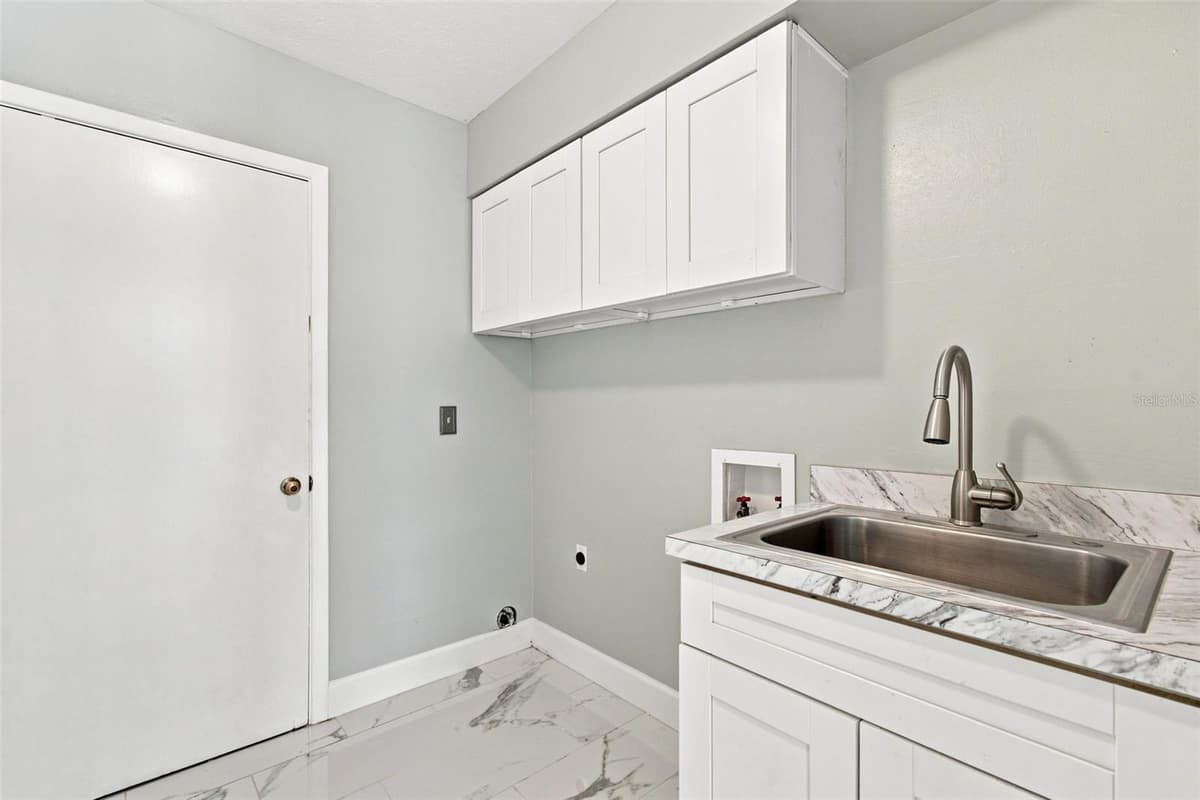 7233 WOODBROOK DRIVE — photo 39 of 57