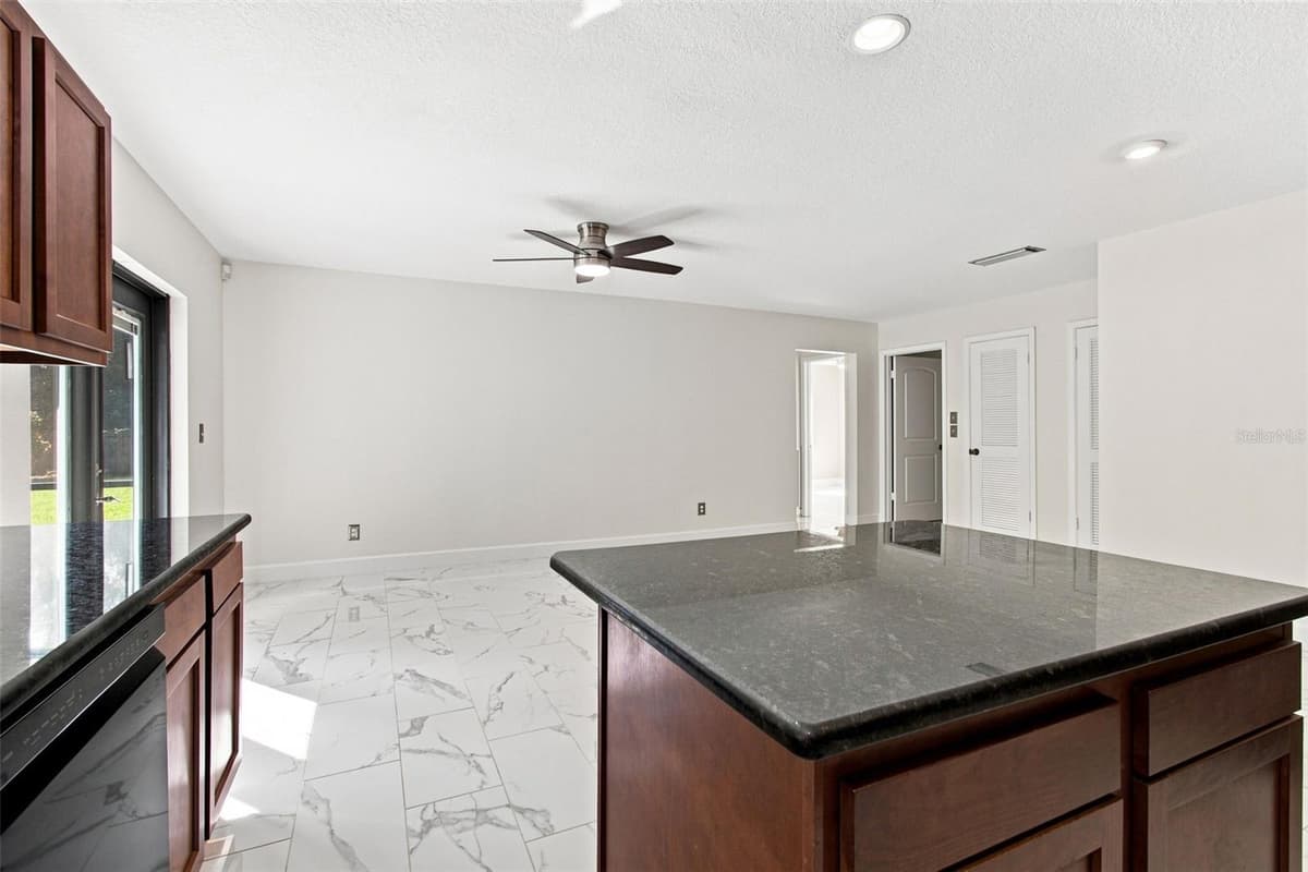 7233 WOODBROOK DRIVE — photo 17 of 57
