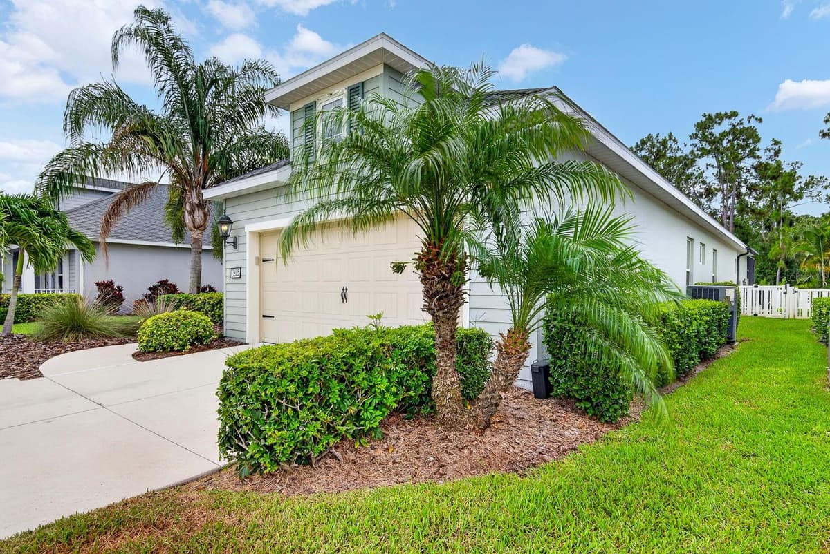 7428 RIDGELAKE CIRCLE — photo 4 of 64