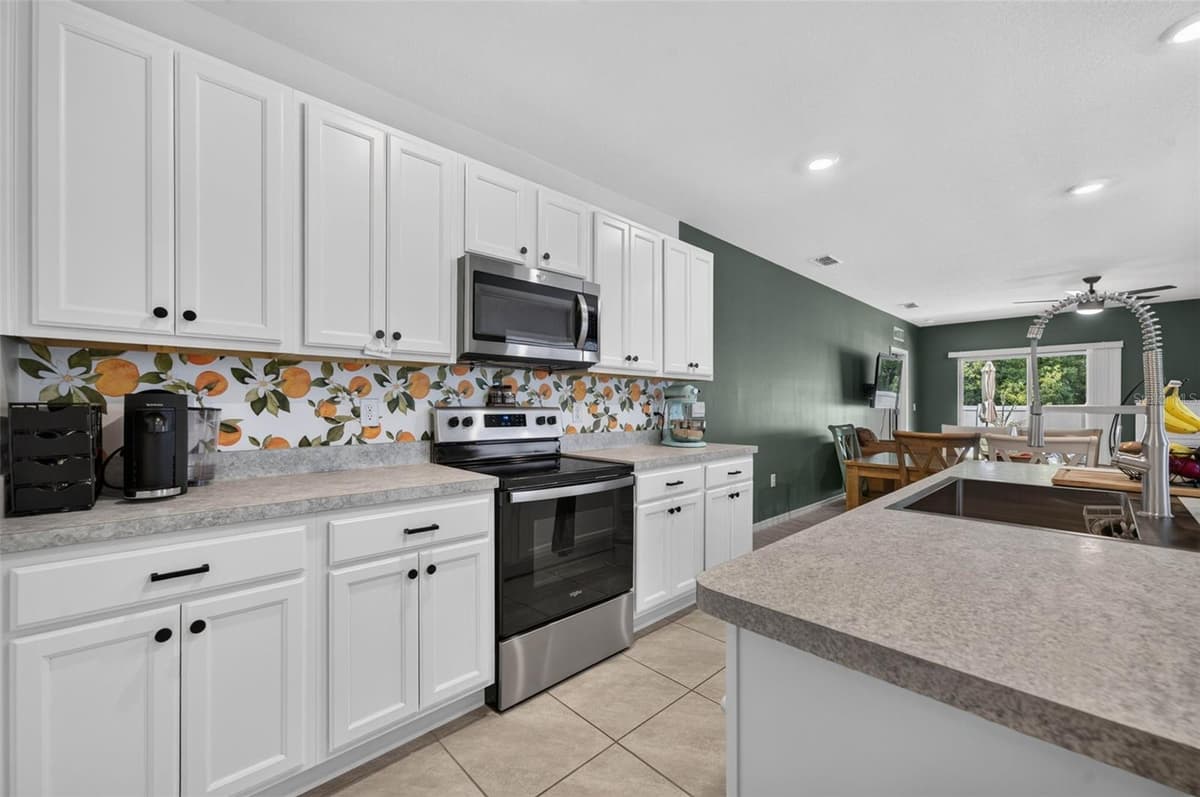 2291 DELHI PLACE — photo 5 of 36