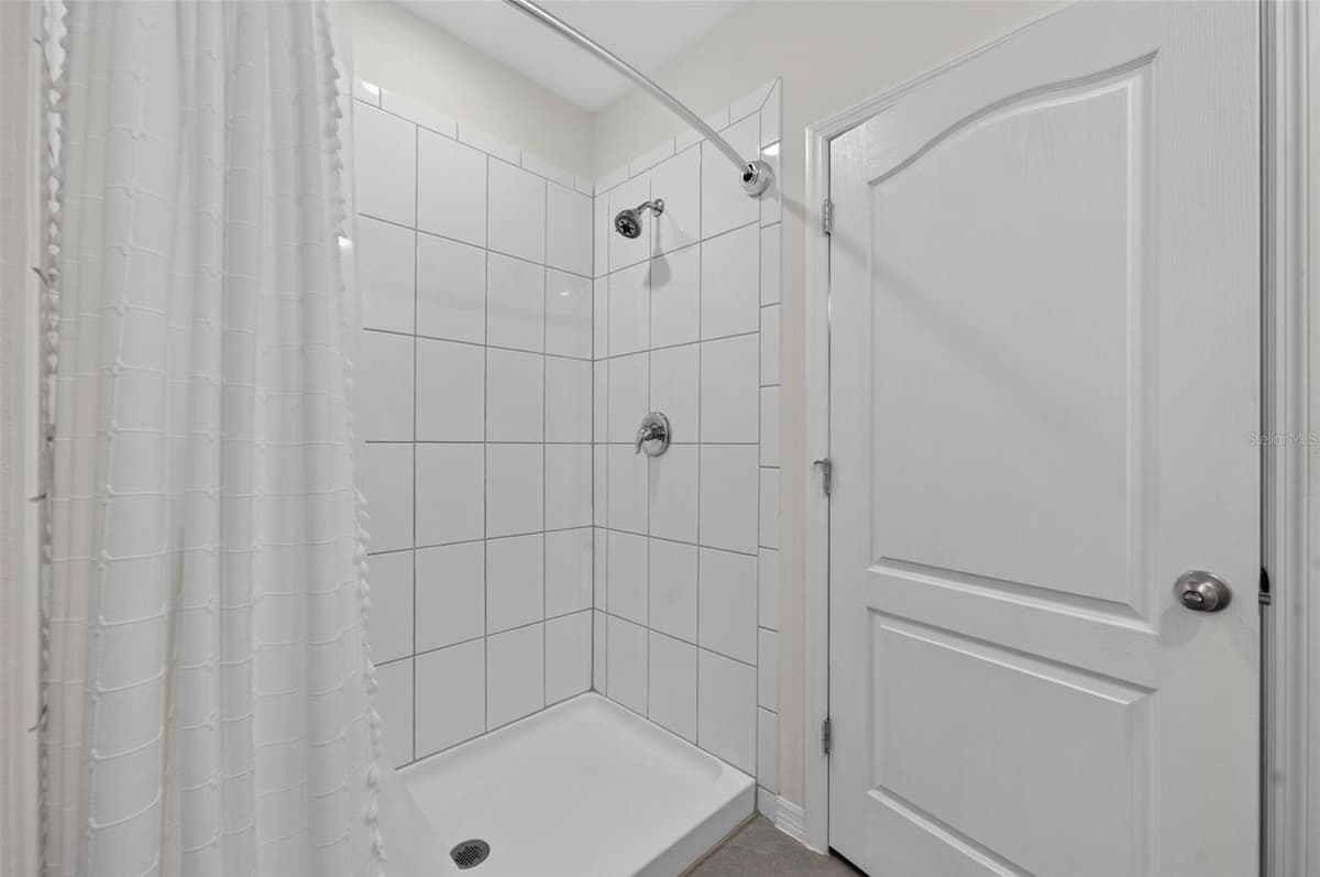 2291 DELHI PLACE — photo 12 of 36