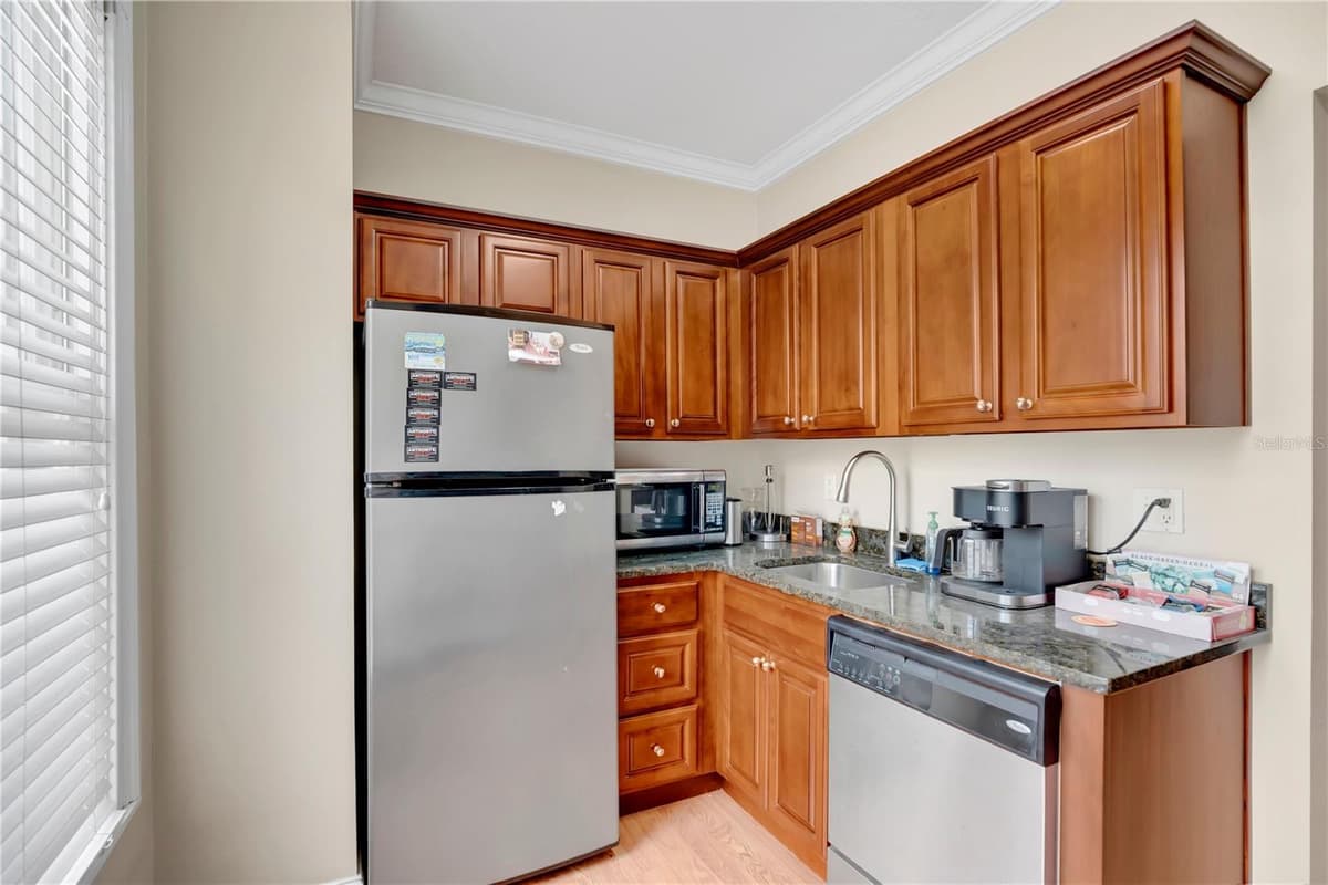 901 WASHINGTON STREET — photo 12 of 37