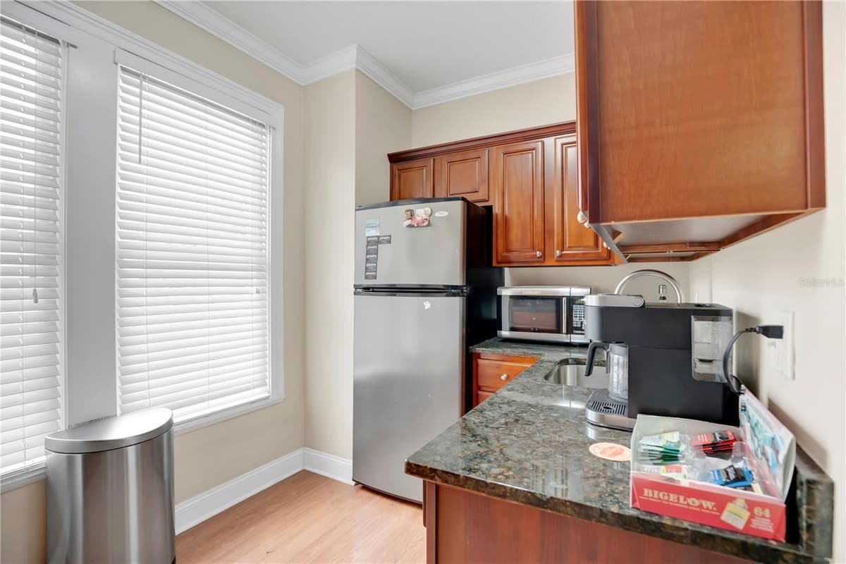 901 WASHINGTON STREET — photo 11 of 37