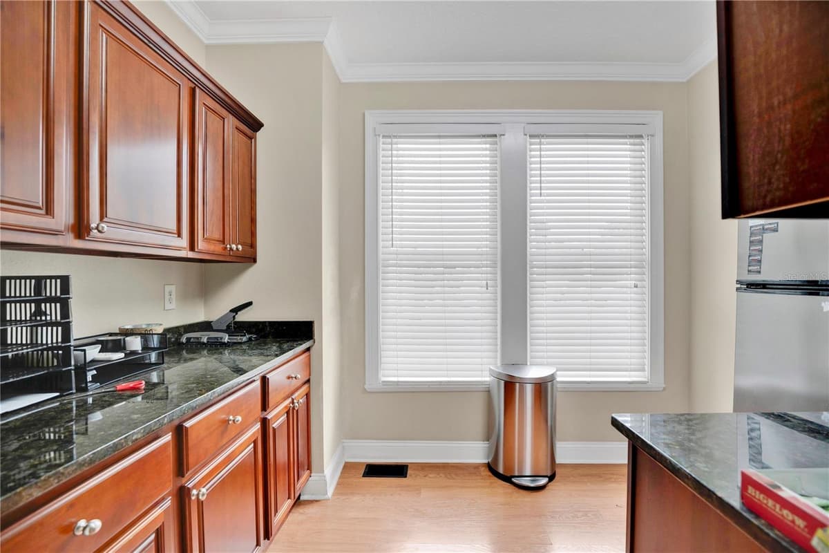 901 WASHINGTON STREET — photo 10 of 37