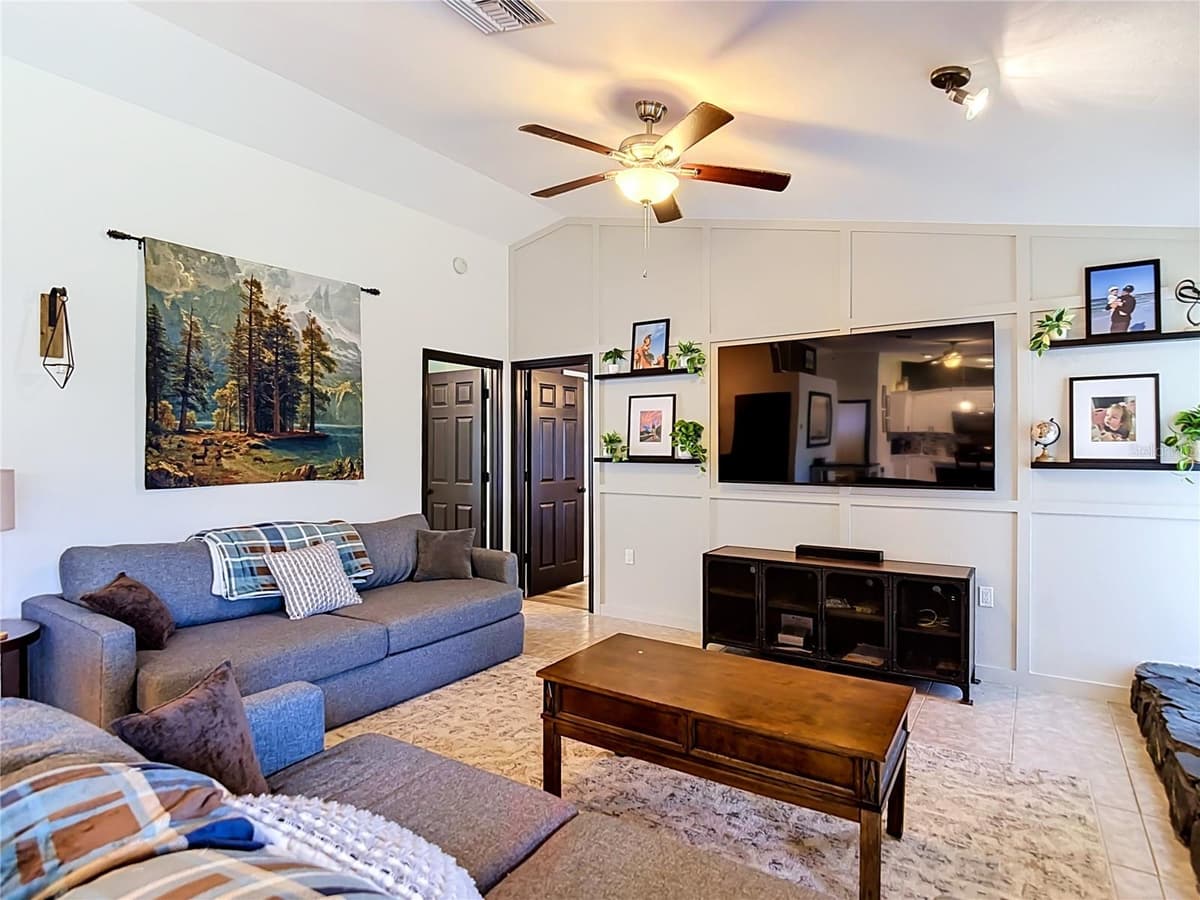 9902 STEPHENSON DRIVE — photo 9 of 57