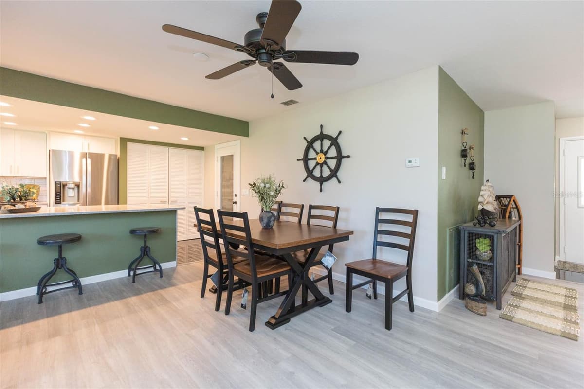 8423 PEBBLE DRIVE — photo 9 of 40