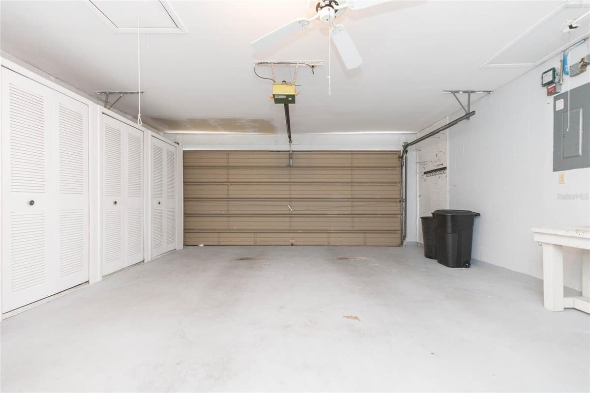 8423 PEBBLE DRIVE — photo 33 of 40