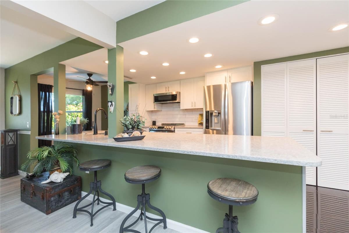 8423 PEBBLE DRIVE — photo 16 of 40