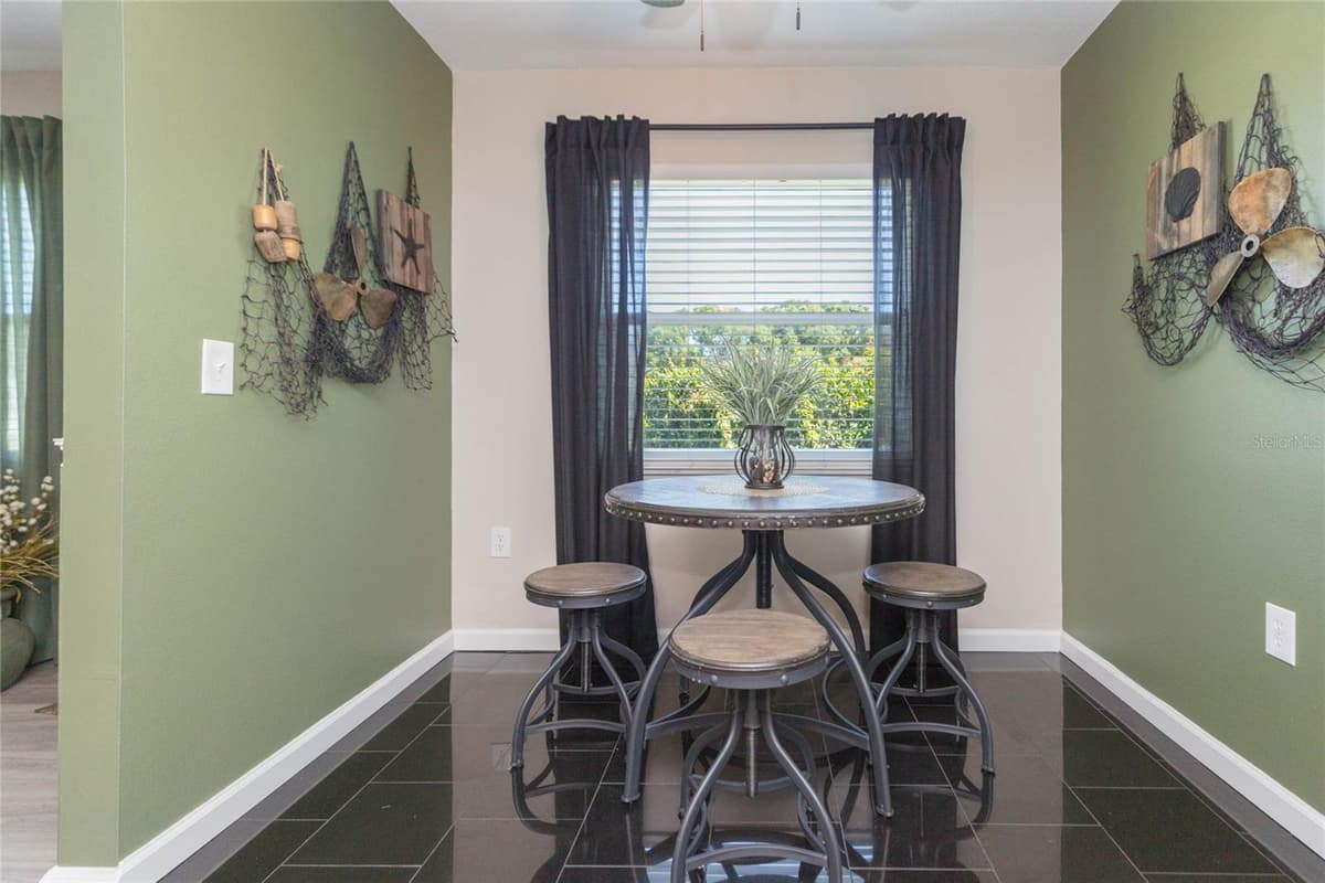 8423 PEBBLE DRIVE — photo 17 of 40