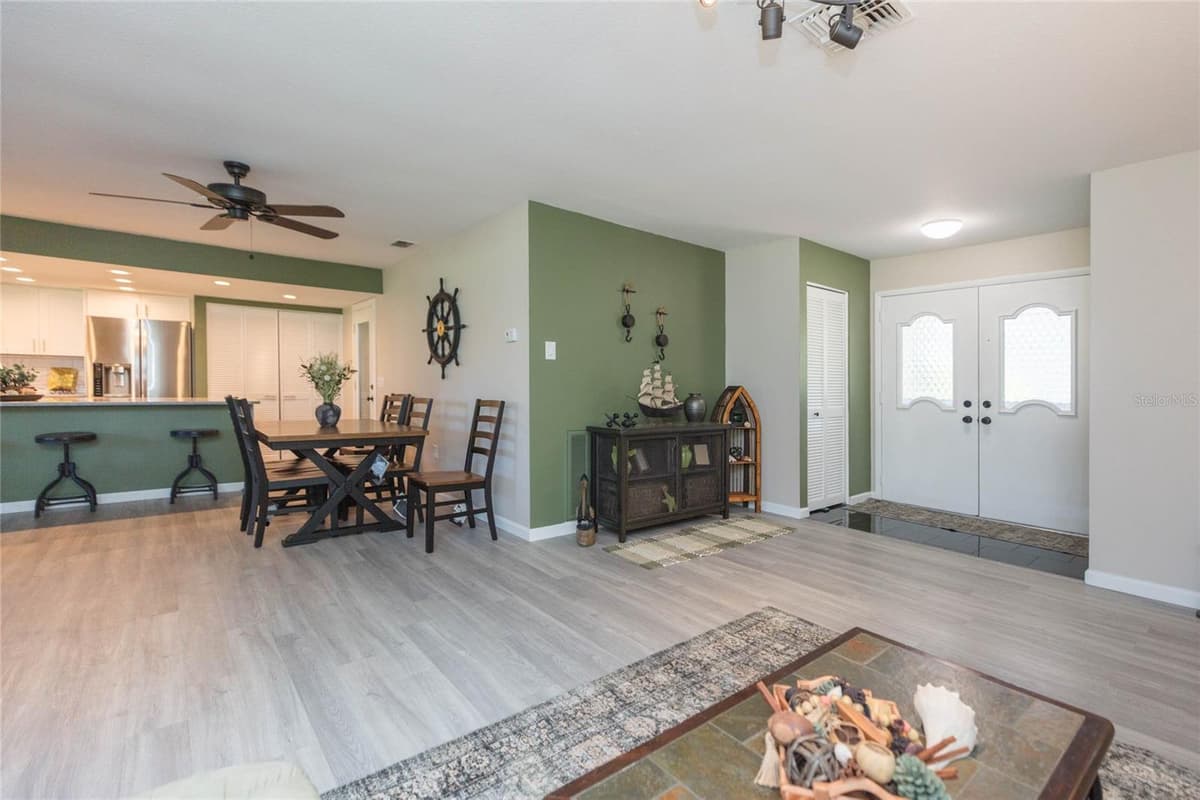 8423 PEBBLE DRIVE — photo 8 of 40