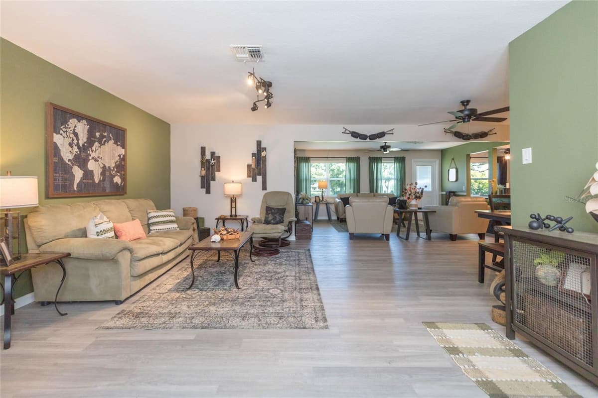 8423 PEBBLE DRIVE — photo 6 of 40